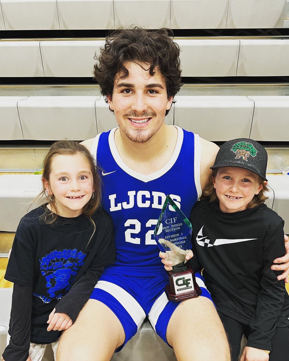 coach_hales's tweet photo. Hard to find better role models than @TORREYFOOTBALL captains Bito and Jaden! Coleman and Delaney were FIRED UP watching these guys help lead the @ljcdsbasketball team to a @cifsds D1 title! #ProudCoach #RingSeason #OneTreeOneTeam #TorreyPride https://t.co/KDgvel2E1l