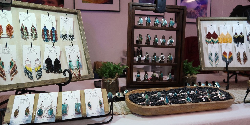 Science_Works's tweet image. The 21+ Mardi Gras event is wonderful. Great company, and music. Play games, shop the Night Market, this ScienceWorks After Dark has something for everyone.