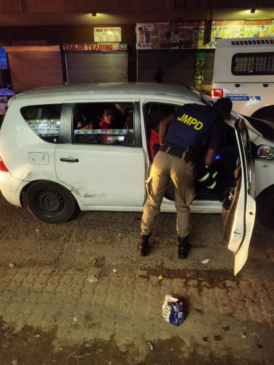 JoburgMPD's tweet photo. Day &amp; night, concerted efforts are done to ensure that lawlessness does not thrive in the City of Joburg. 

MMC @MTshwaku joined #JMPD officers in stamping out criminality in the JHB Inner City &amp; surroundings. #SaferJoburg #ManjeNamhlanje https://t.co/ivMJtao8vs