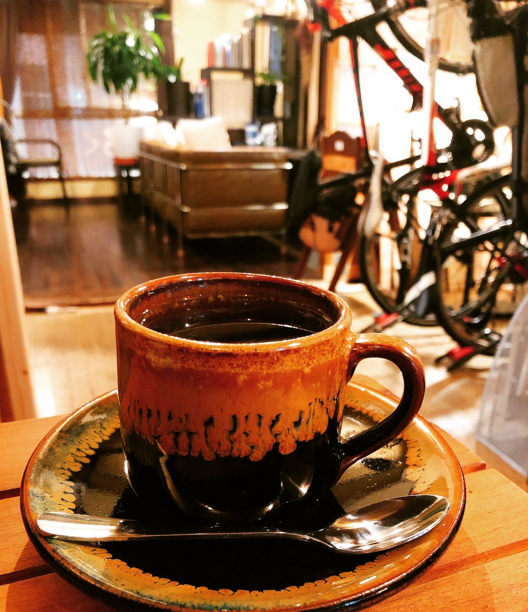 cafeshirokuma's tweet photo. 風が冷たいですね😭😭🤧🤧
あたたまりにいらしてください🤗
サイクルラック3台分、店内にあるのでローディの方も避難場所にどうぞ🤲😊
#ゆるポタ
#京王線高幡不動
#サイクルラック
#隠れ家カフェ https://t.co/r84QddlMgm
