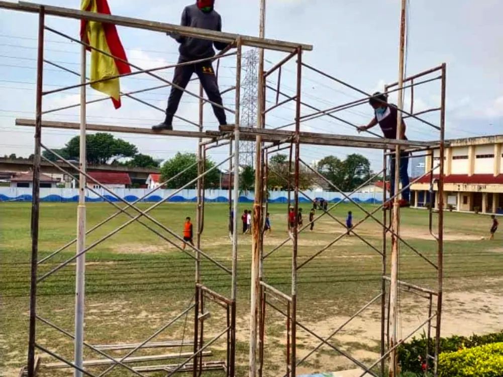 LimYiWei4MY's tweet photo. MBPJ councillor assistant for Zone 8, Y Lun, and I had a site visit with the school administration and PIBG of SMK Taman SEA. Last year, we used RM19,900 of our MP’s allocation to fix several infrastructure issues in the school including:

(1/6) https://t.co/GNFhEJsAv0