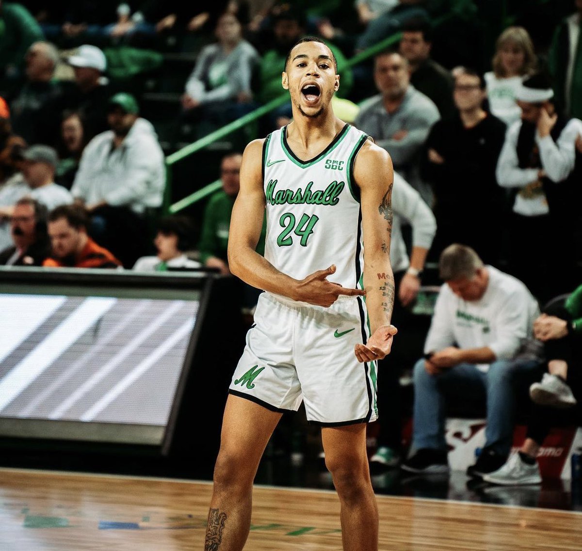 BarstoolMU's tweet photo. After tonight’s game @KinseyTaevion is 13 points away from breaking Steph Curry’s collegiate point total. https://t.co/jTsKA9Fx6r