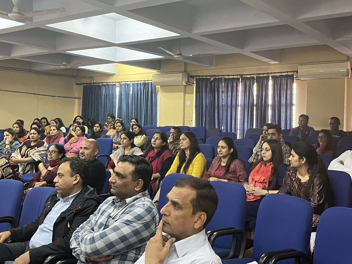 msitnewdelhi's tweet photo. Department of Electronics and communication Engineering organised an invited talk on “Meditation for calming the restless mind” BK Neha, delivered the talk

#msitnewdelhi #msitindia #meditation #restlessmind #technolife #disconnect #brahmkumaris #talk #calmingmindandsoul https://t.co/6ywwBjyrua