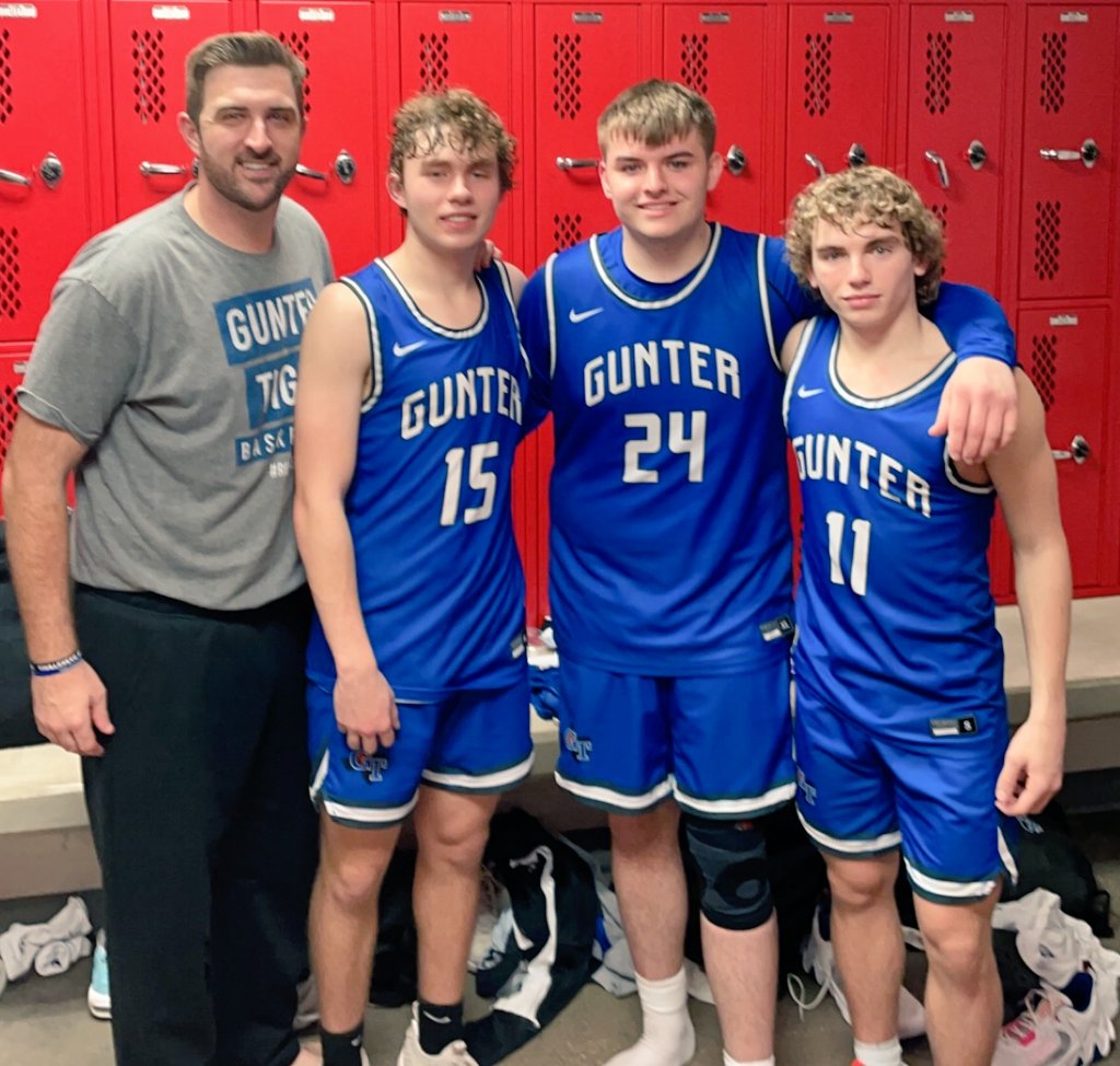 tiger_gunter's tweet photo. Proud is an understatement! Up at half!We battled and competed! We played hard! Losing is never easy... Nonetheless, this team and these seniors were special!! No doubt about it, an amazing season! 27-7 overall!! Area Finalists! Bi-district champions!! 

#RunAsOne https://t.co/CnXbiNOwWT