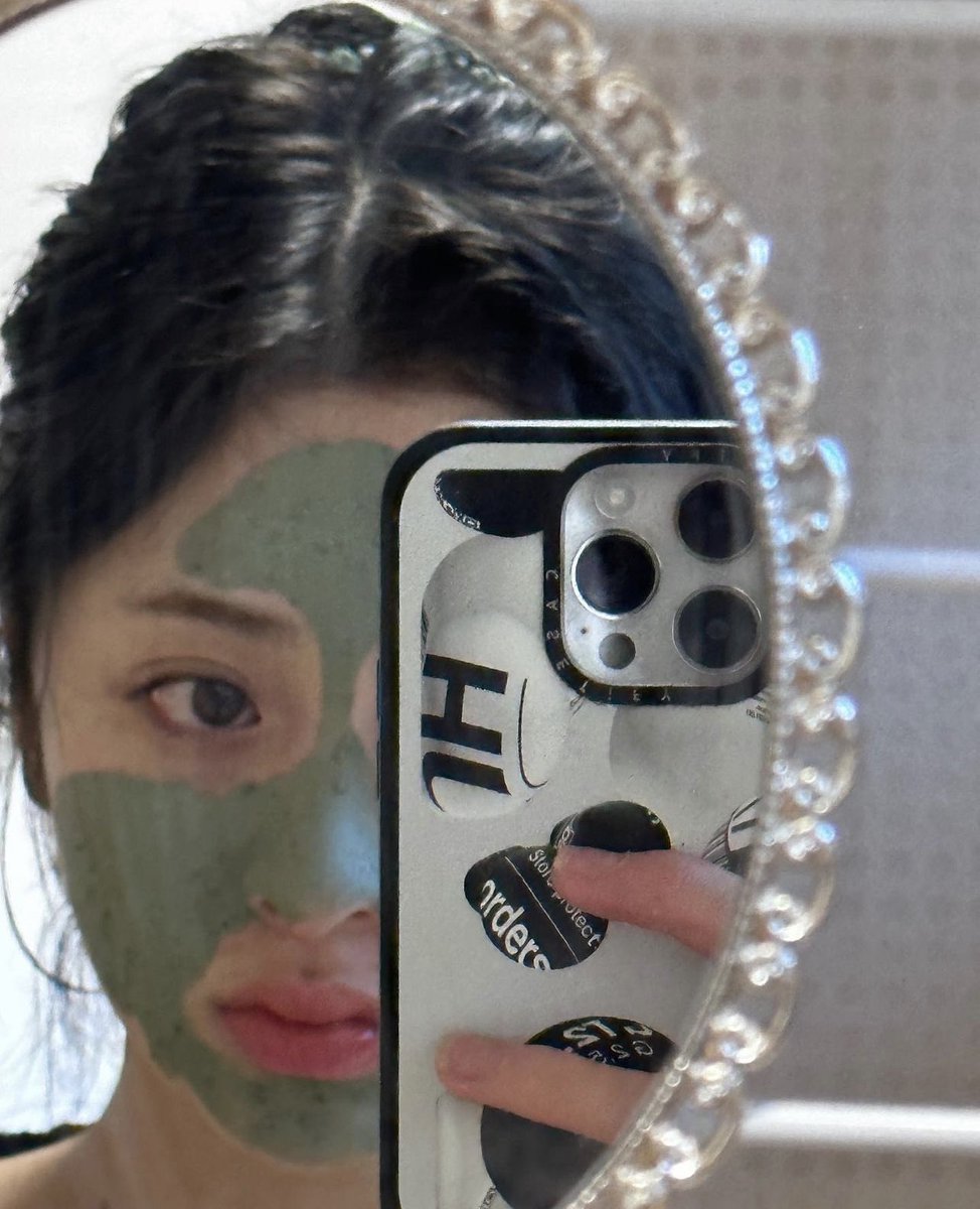 orynzza's tweet photo. All I need is a little pampering to help me better. 👸 https://t.co/uHIw3hDk9e