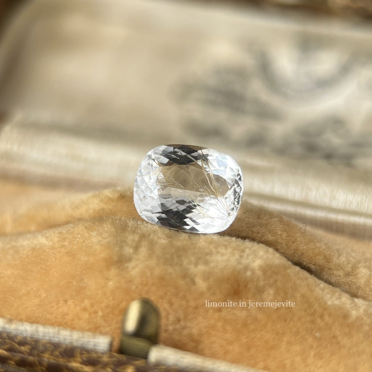 satotradingco's tweet photo. 日独宝石研究所さんからソーティングが上がってきたので、もうひと仕事😊
1ct
#limonite #jeremejevite #ライモナイト #ジェレメジェバイト #エレメジェバイト https://t.co/QGQNg1EO3F