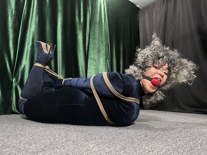 Serious shout out to my beeatch @veryVonka for putting in that work today in front n behind the camera<a class="tags" href="/tag/veryvonka">@veryvonka</a><a href="/tag/mvp"class="tags"><span>#mvp</span></a>