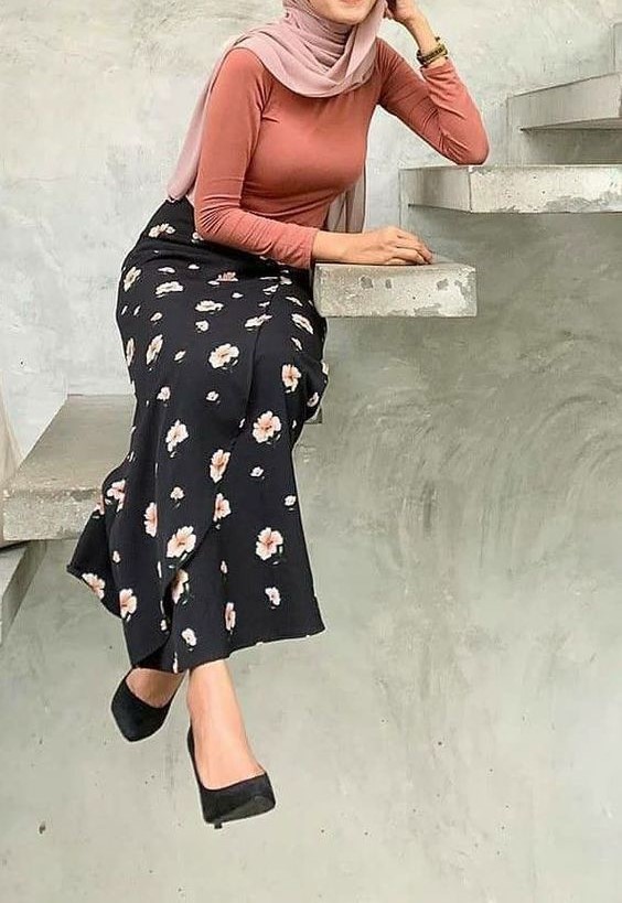 SayidaturZahra's tweet photo. baru pertama ketemu client yang ngajak fotonya di tangga bangunan yg belum jadi wkwk

#randomsaturday https://t.co/7rqDfIGRnd