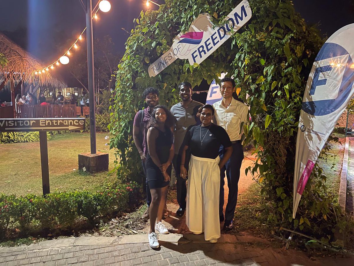 sfl_srilanka's tweet photo. Tunes of Freedom by @FNFSriLanka was held on the 17th of Feb at Diyasaru Park, Thalawathugoda.
An evening filled with music followed by discussions portraying liberal values.
#Studentsforliberty #SASFL #FNF #freedom #individualism #RuleOfLaw #Liberty #responsibility https://t.co/8t9Jvd8lGw