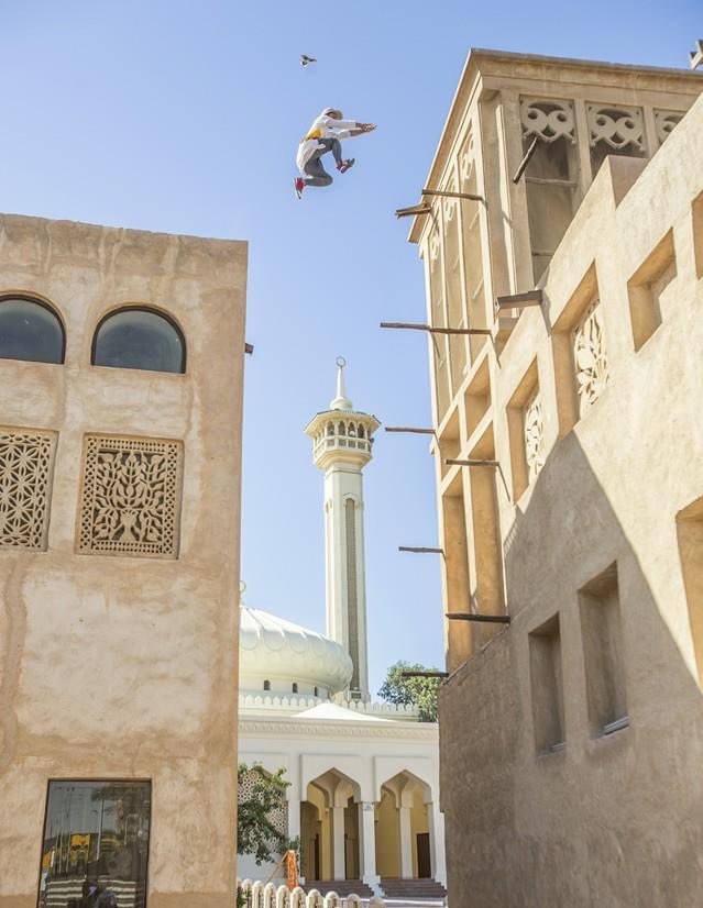 Suami dapat gaji bersih RM3,000.00 terus buat internet banking bayar:
- Bil air RM30.00.
- Duit rumah RM700.00.
- Duit kereta RM700.00.
- Bil telefon suami dan isteri RM200.00.
- Bil elektrik RM170.00.
- Ansuran motor kapcai RM150.00.
- Yuran Tuisyen anak RM150.00.
- Tukar