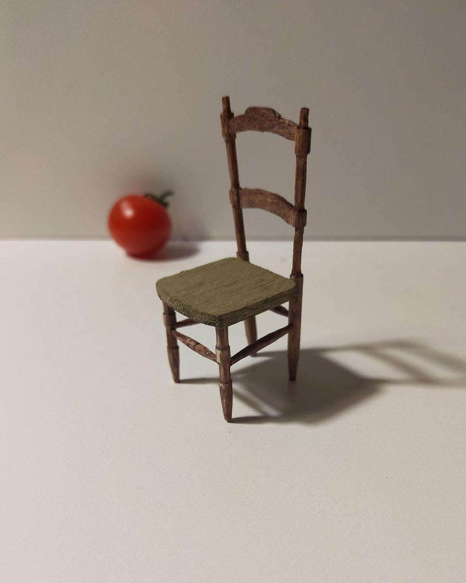 hatorimaro3003's tweet photo. ミニチュアのアンティーク椅子を制作しております。
 ※奥に写っているのはプチトマトです。
サイズ : 高さ65mm×幅25mm×奥行25mm
#アンティーク椅子
#雑貨 https://t.co/Jh3ZBmyuPZ