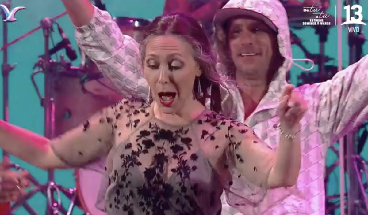 lacotorractmm's tweet photo. Cuando te hechai ramos y te toca hacerte amigo de los mechones #NickiNicole #VINA2023 https://t.co/NohzDhvfzY