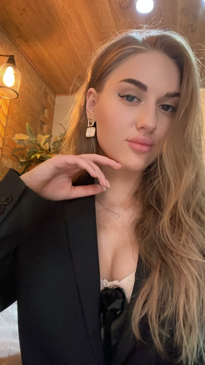 LisaAecceo1's tweet photo. Hi there (say hello in comments) 😏 https://t.co/BMdna8qECA