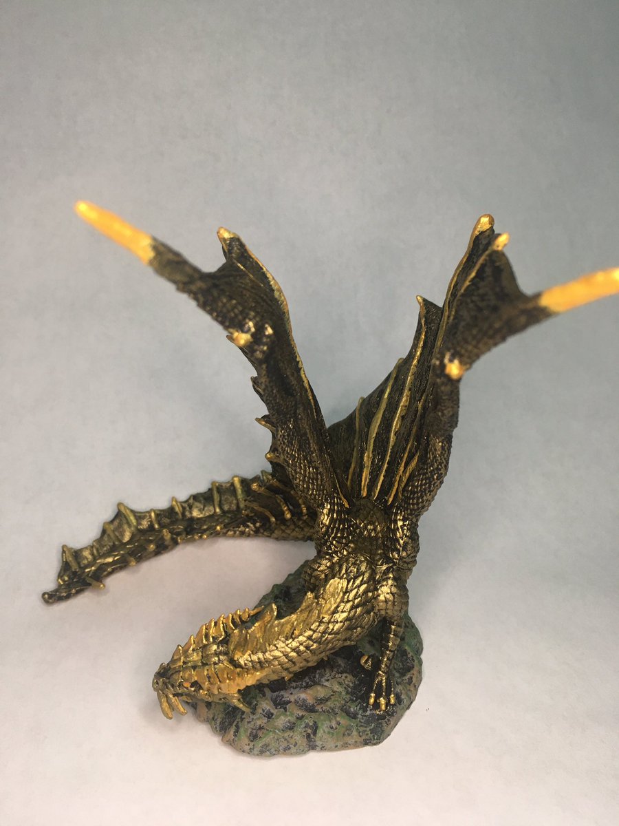 darkzomb's tweet photo. Won a @wizkidsgames young gold #dragon #mini from @TtlPrtyChll, so I tried #painting a tarnished gold dragon. #dndminiatures #minipainting #dnd #dndmini #dragonmini #miniaturepainting 🧵 https://t.co/kvivy59PPA