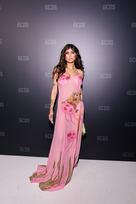 The funniest thing is I wear ZERO foundation or concealer I just love blush and a fun eye 😂🥹 that lighting<a href="/tag/danglesandlovehandles"class="tags"><span>#danglesandlovehandles</span></a>