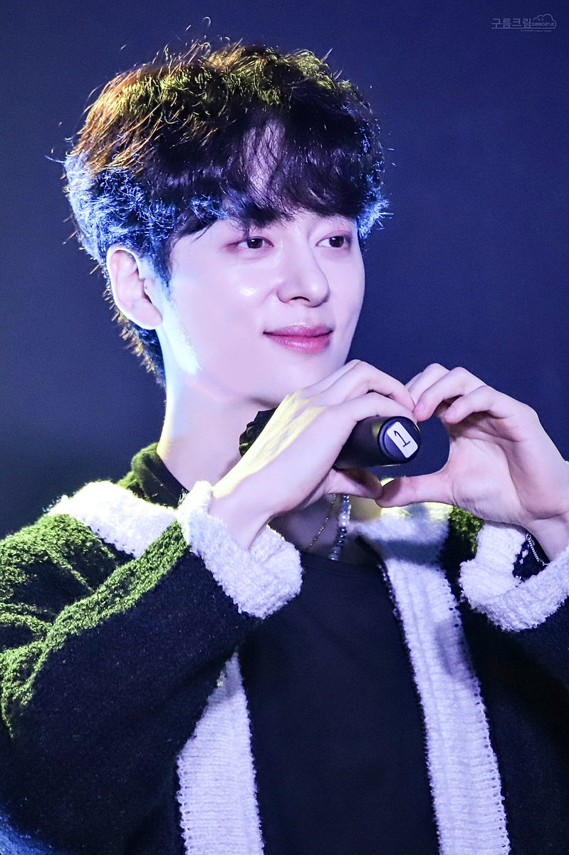 D890212's tweet photo. 20230211 FCLIVE TOKYO

💙🤍아이러브 주말🤍💙

#동현 #김동현 #donghyun 
#BF #BOYFRIEND #보이프렌드 https://t.co/WrRECvriXT