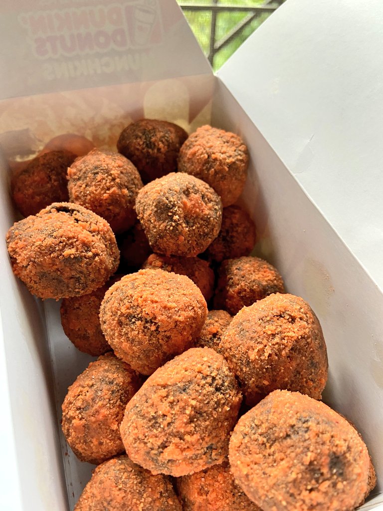 GabMorningstarr's tweet photo. Craving solved. ๐ฉ #Munchkin #ChocoButterNut https://t.co/EmAiaXnXgi