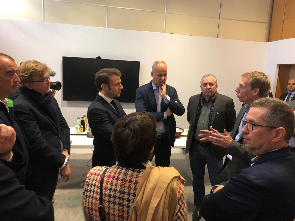 La <a href="/FNSEA/">La FNSEA</a> à <a href="/EmmanuelMacron/">Emmanuel Macron</a>  : "Nous sommes très loin de la mise en œuvre de la #souveraineté. Accentuons la recherche et coordonnons les instances pour trouver des #solutions. Il faut que le politique reprenne la main pour ne pas perdre les outils de production en 🇫🇷"