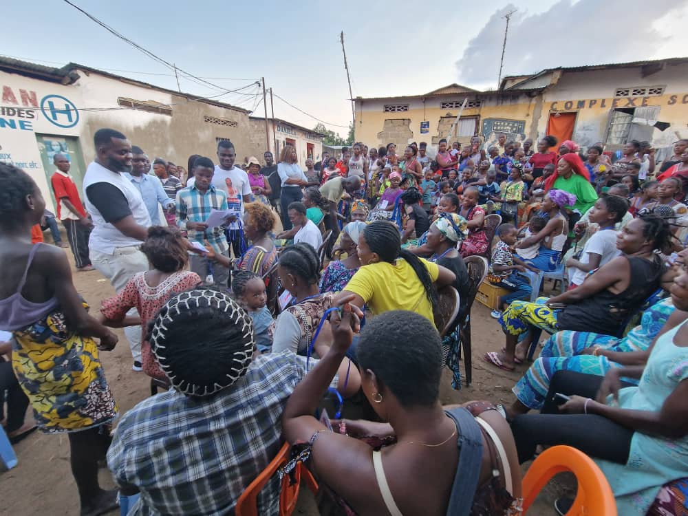 AMukuasele's tweet photo. #UNC:Le camarade CHRISTIAN ELEKO sous l'égide de @Josephpapyokat1,poursuit les  prises des contact à Ngaliema.C'était à MOLENDE que le coordonnateur de la CNRI/Kinshasa a pu réunir les mamans et  envisagé un projet communautaire pour encourager l'autonomisation de la femme. #150s https://t.co/inwR1BN6FR