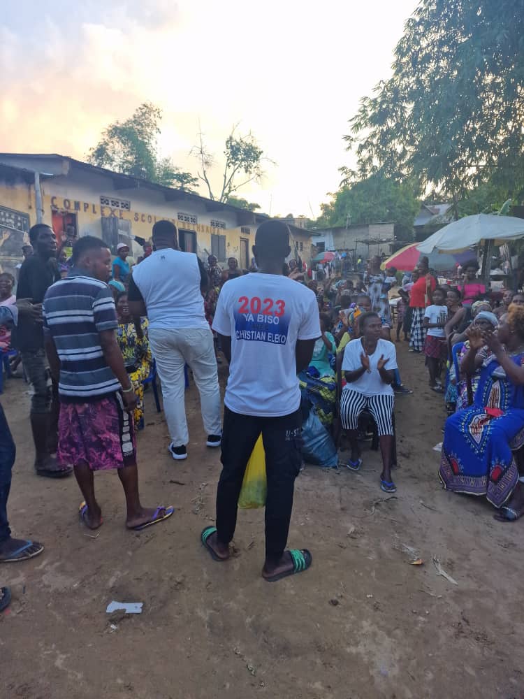 AMukuasele's tweet photo. #UNC:Le camarade CHRISTIAN ELEKO sous l'égide de @Josephpapyokat1,poursuit les  prises des contact à Ngaliema.C'était à MOLENDE que le coordonnateur de la CNRI/Kinshasa a pu réunir les mamans et  envisagé un projet communautaire pour encourager l'autonomisation de la femme. #150s https://t.co/inwR1BN6FR