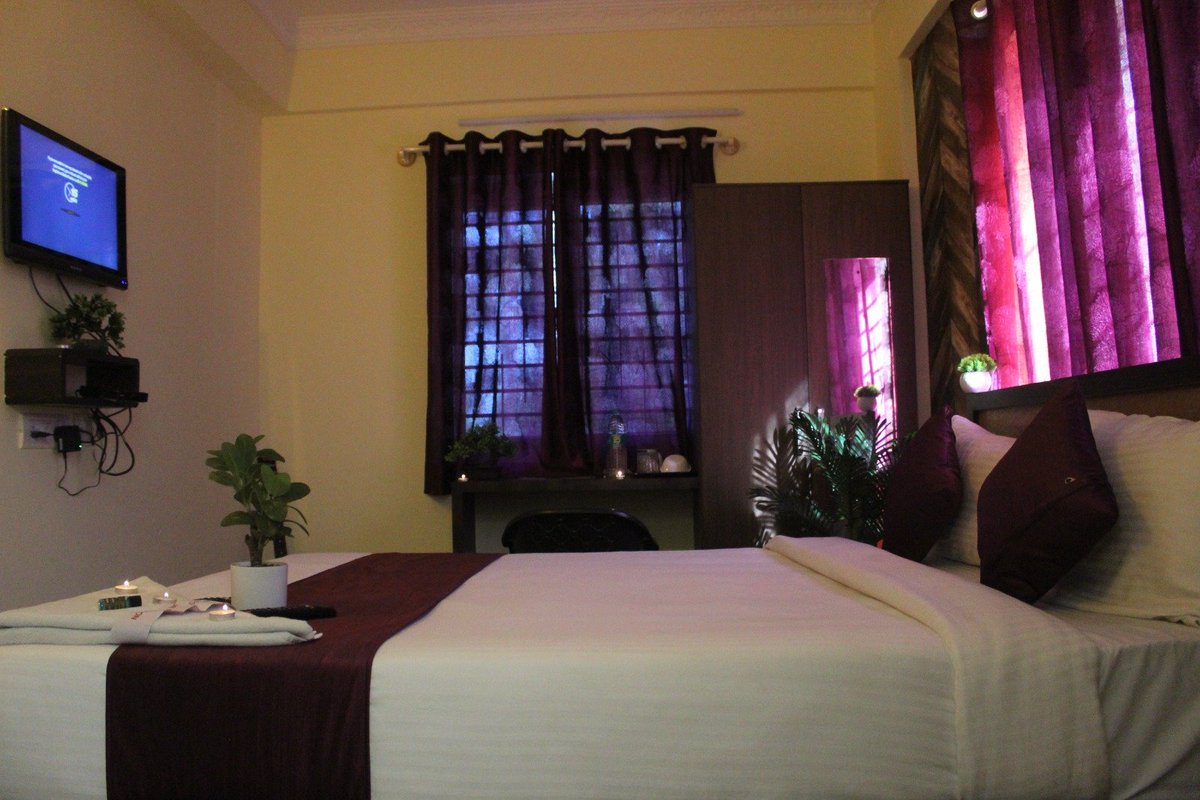 Hotel EastPark Premiumsuites
<a href="/hoteleastpark/">Hotel EastPark Premiumsuites</a>

Premium Suites  located at Electronic City 
Ph : 9986164247
Email : eastparkpremiumsuites@gmail.com

#hotel #eastpark #bangalorehotels #premiumsuites #hoteleastpark #suites #bangaloresuites