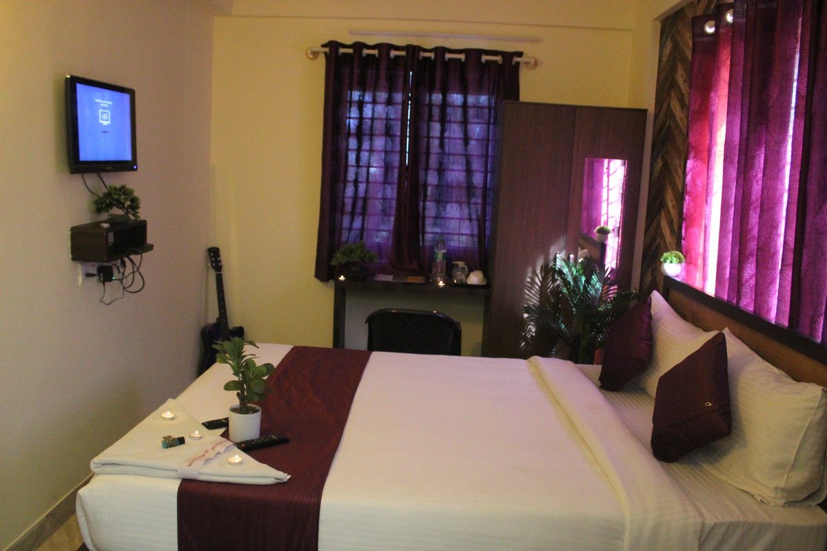 Hotel East Park Premium suites
<a href="/hoteleastpark/">Hotel EastPark Premiumsuites</a>

Premium Suites  located at Electronic City 
Ph : 9986164247
Email : eastparkpremiumsuites@gmail.com

#hotel #eastpark #bangalorehotels #premiumsuites #hoteleastpark #suites #bangaloresuites