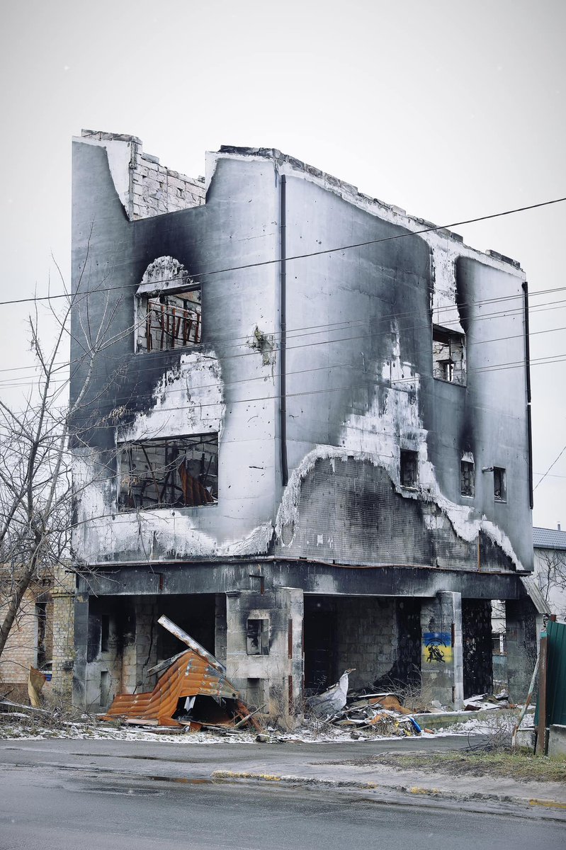 Frontlinestory's tweet photo. #DaysinUkraine We visited the city of #Kiev and the outskirt towns of #Bucha and Irpin. Although life's slowly getting back to normal, battles still left irreparable scars. #ScarsofWar #RussiaUkraineCrisis #TheOngoingwar https://t.co/J7gxlx3jEa