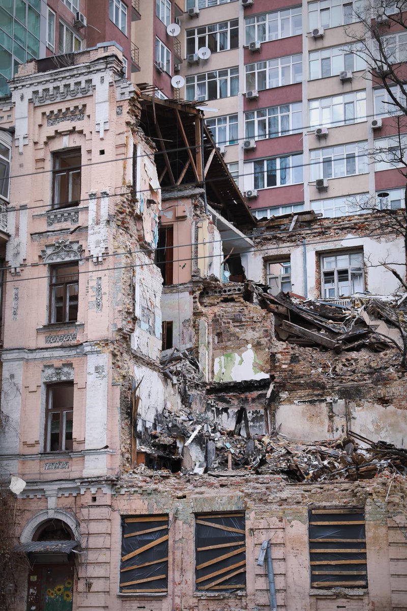 Frontlinestory's tweet photo. When talking with a lady, she said, I am not afraid anymore, I have experienced the most terrible moment in 2022. #ScarsofWar #RussiaUkraineCrisis #TheOngoingwar https://t.co/T0QSJ8LXiW