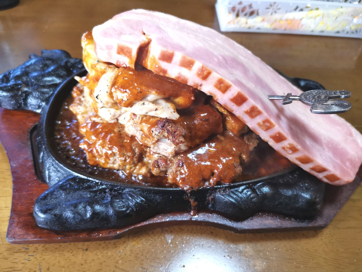eroken_da's tweet photo. 鶴商文庫
ミックスグリル小ライス
相変わらずの味とボリュームで、お腹いっぱい大満足😋 https://t.co/ftVF8FcLox