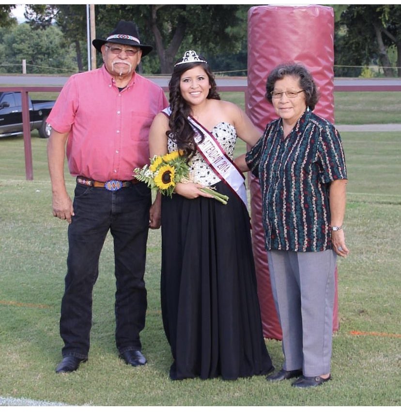 Baaam_97's tweet photo. A picture I’ve always cherished with my grandparents. 💖 It’s been a week without my grandpa and it still doesn’t feel real…. But he’s where he needs to be. Cehecakvres, Grandpa! 🫶🏽✨ https://t.co/rBFJA9cLkp