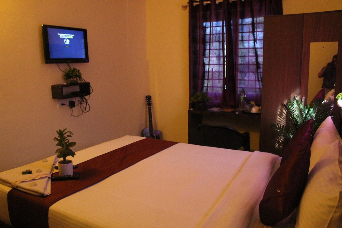 Hotel EastPark Premiumsuites
<a href="/hoteleastpark/">Hotel EastPark Premiumsuites</a>

Premium Suites  located at Electronic City 
Ph : 9986164247
Email : eastparkpremiumsuites@gmail.com

#hotel #eastpark #bangalorehotels #premiumsuites #hoteleastpark #suites #bangaloresuites