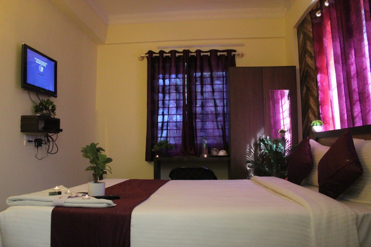 Hotel EastPark Premiumsuites
<a href="/hoteleastpark/">Hotel EastPark Premiumsuites</a>

Premium Suites  located at Electronic City 
Ph : 9986164247
Email : eastparkpremiumsuites@gmail.com

#hotel #eastpark #bangalorehotels #premiumsuites #hoteleastpark #suites #bangaloresuites