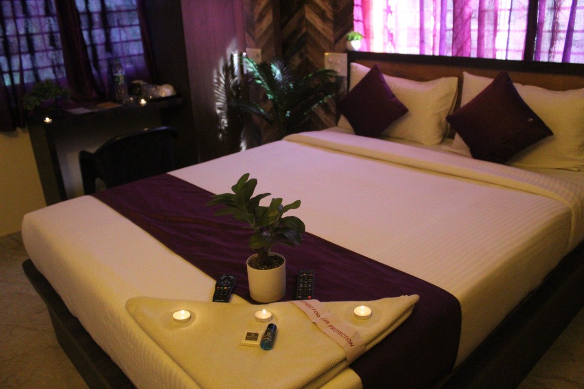 Hotel East Park Premium Suites
<a href="/hoteleastpark/">Hotel EastPark Premiumsuites</a>

Premium Suites  located at Electronic City 
Ph : 9986164247
Email: eastparkpremiumsuites@gmail.com

#hotel #eastpark #bangalorehotels #premiumsuites #hoteleastpark #suites #bangaloresuites