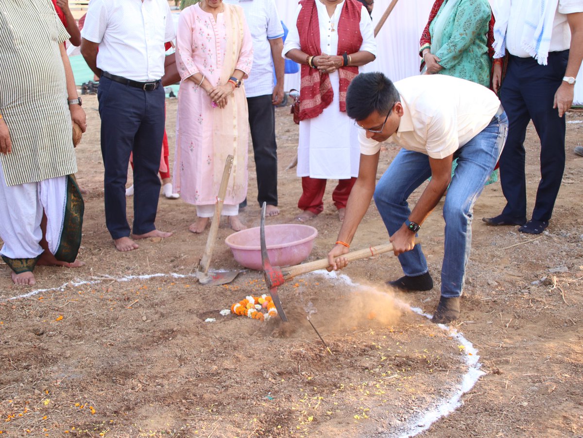 AvinashGroup's tweet photo. A mission filled with a lot of passion, hope and a very clear vision of what we want for the childrens of "Kopalvani".
A great initiative of Avinash Group of opening a school for the childrens of Kopal Vani at Avinash Garden City.
#Bhoomipooja #AvinashGroup #RelationForLife https://t.co/hbk4HFvBzX