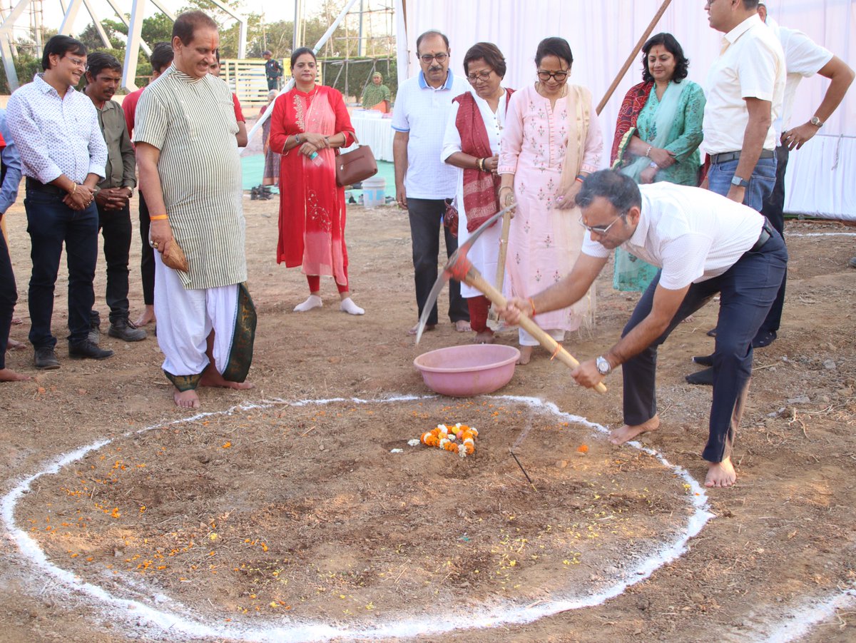 AvinashGroup's tweet photo. A mission filled with a lot of passion, hope and a very clear vision of what we want for the childrens of "Kopalvani".
A great initiative of Avinash Group of opening a school for the childrens of Kopal Vani at Avinash Garden City.
#Bhoomipooja #AvinashGroup #RelationForLife https://t.co/hbk4HFvBzX