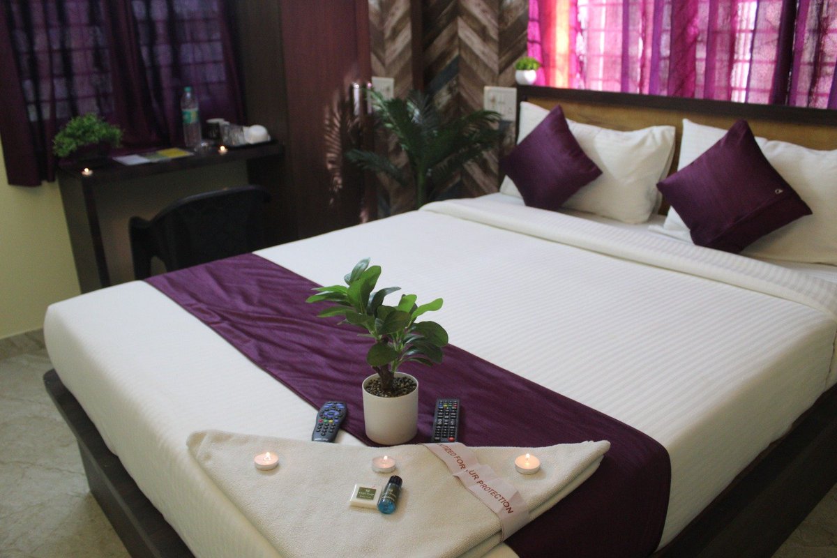 Hotel East Park Premium Suites
<a href="/hoteleastpark/">Hotel EastPark Premiumsuites</a>

Premium Suites  located at Electronic City 
Ph : 9986164247
Email: eastparkpremiumsuites@gmail.com

#hotel #eastpark #bangalorehotels #premiumsuites #hoteleastpark #suites #bangaloresuites