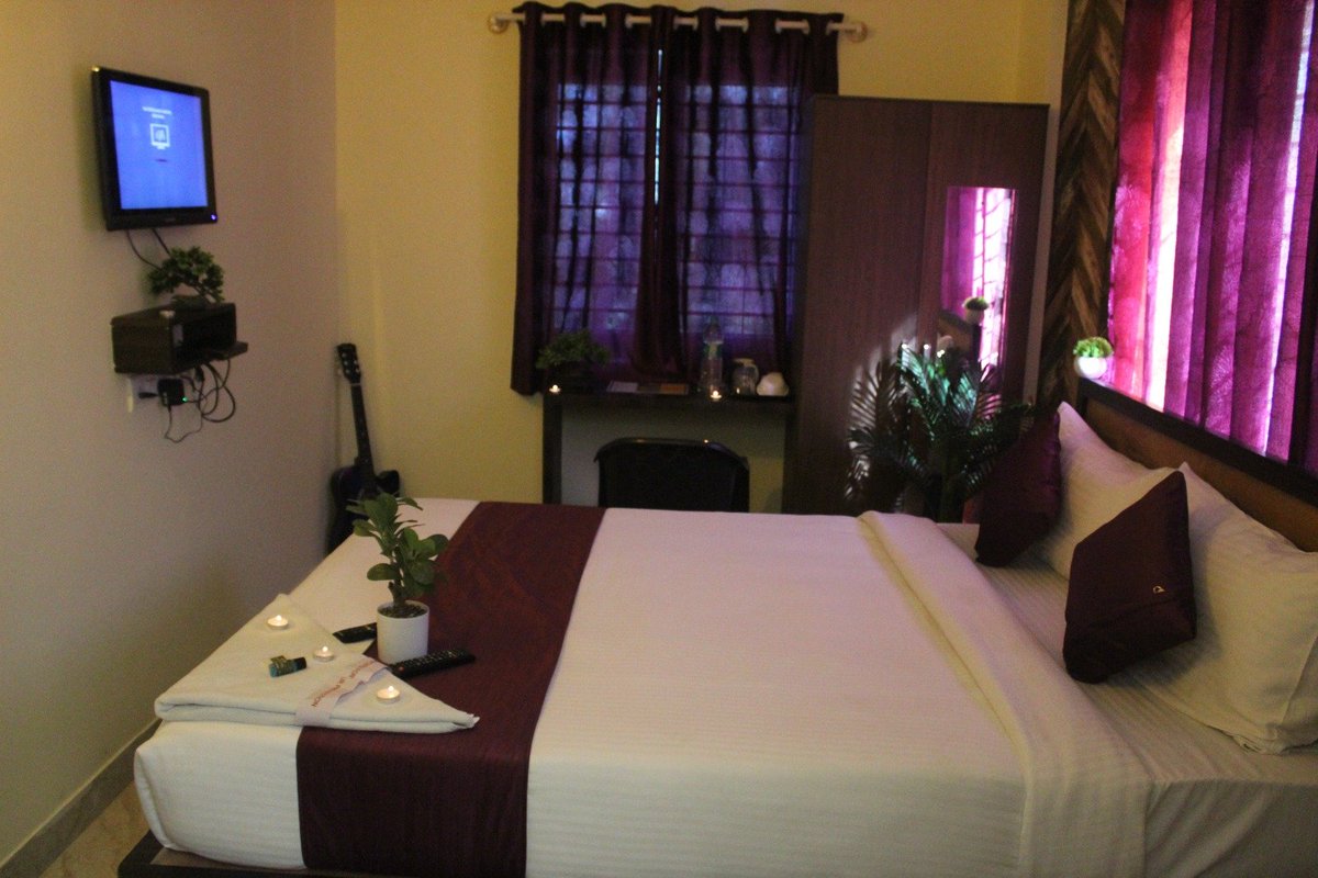 Hotel East Park Premium Suites
<a href="/hoteleastpark/">Hotel EastPark Premiumsuites</a>

Premium Suites  located at Electronic City 
Ph : 9986164247
Email: eastparkpremiumsuites@gmail.com

#hotel #eastpark #bangalorehotels #premiumsuites #hoteleastpark #suites #bangaloresuites