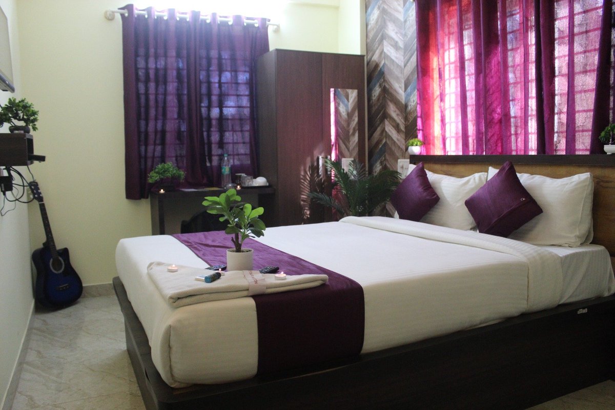 Hotel East Park Premium Suites
<a href="/hoteleastpark/">Hotel EastPark Premiumsuites</a>

Premium Suites  located at Electronic City 
Ph : 9986164247
Email: eastparkpremiumsuites@gmail.com

#hotel #eastpark #bangalorehotels #premiumsuites #hoteleastpark #suites #bangaloresuites