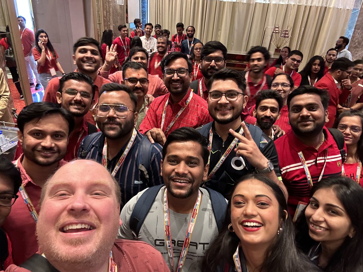 freekmurze's tweet image. There were so many people asking selfies that it was more efficient to just do it like this 🙂 

Thanks for all your kind words!

 #LaraconIn