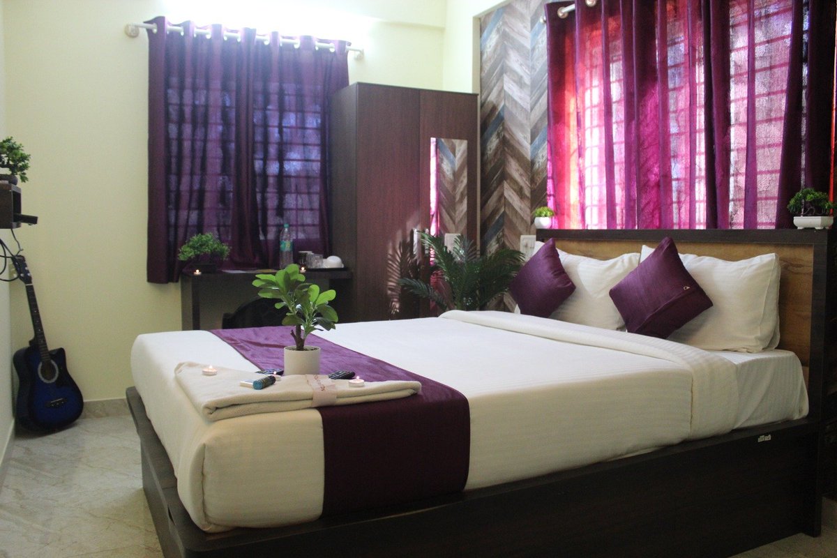 Hotel East Park Premium Suites
<a href="/hoteleastpark/">Hotel EastPark Premiumsuites</a>

Premium Suites  located at Electronic City 
Ph : 9986164247
Email: eastparkpremiumsuites@gmail.com

#hotel #eastpark #bangalorehotels #premiumsuites #hoteleastpark #suites #bangaloresuites