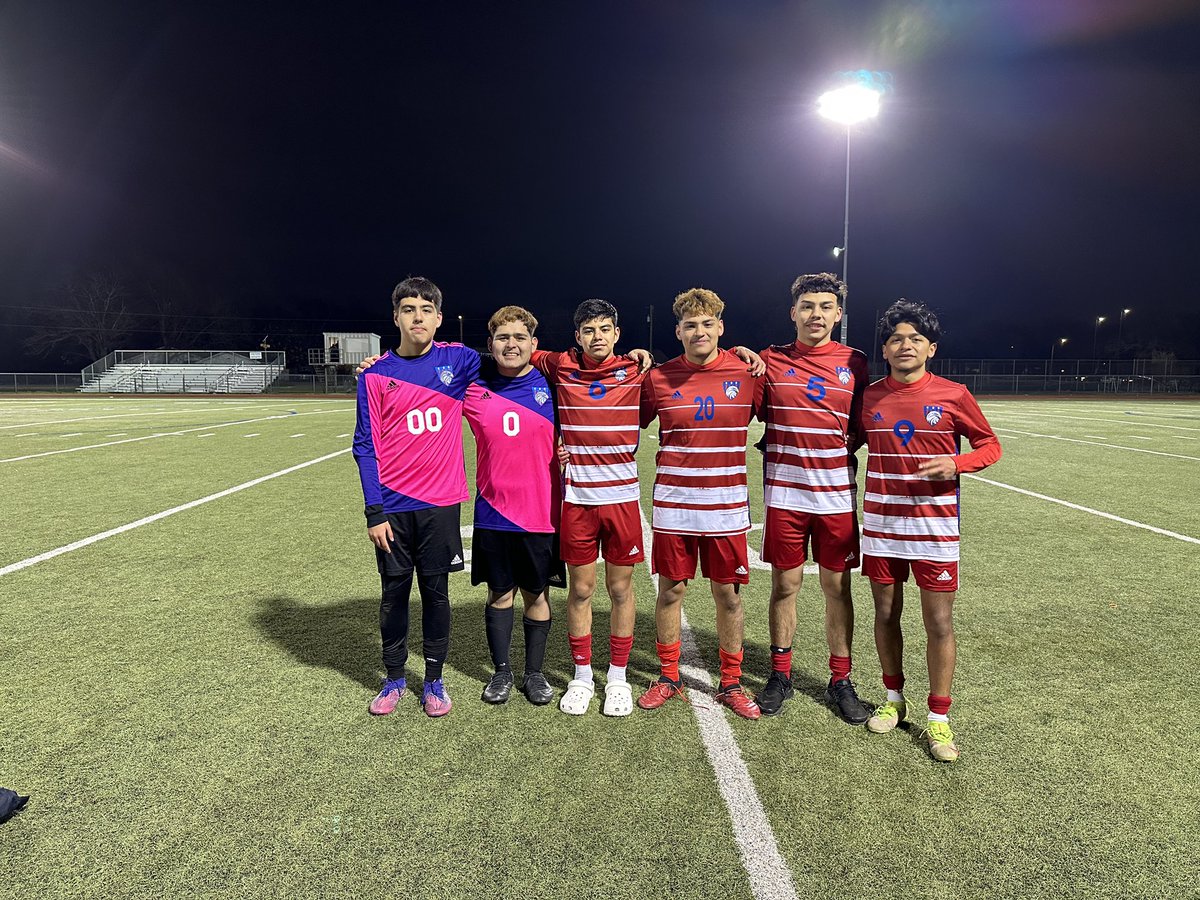 🚫🚫🧤🧤Clean Sheet Squad🧤🧤🚫🚫

Keepers: Sergio Lira &amp; Lupe Ontiveros

Defenders: Gio Cerda, Cristobal Mateos, Rafa Calderon &amp; Aaron Vargas 

<a href="/CRSideAthletics/">Carter-Riverside Athletics</a> <a href="/FWISDAthletics/">FWISD Athletics</a> <a href="/CRiversideHS/">Amon Carter-Riverside High School</a> 

#shutout