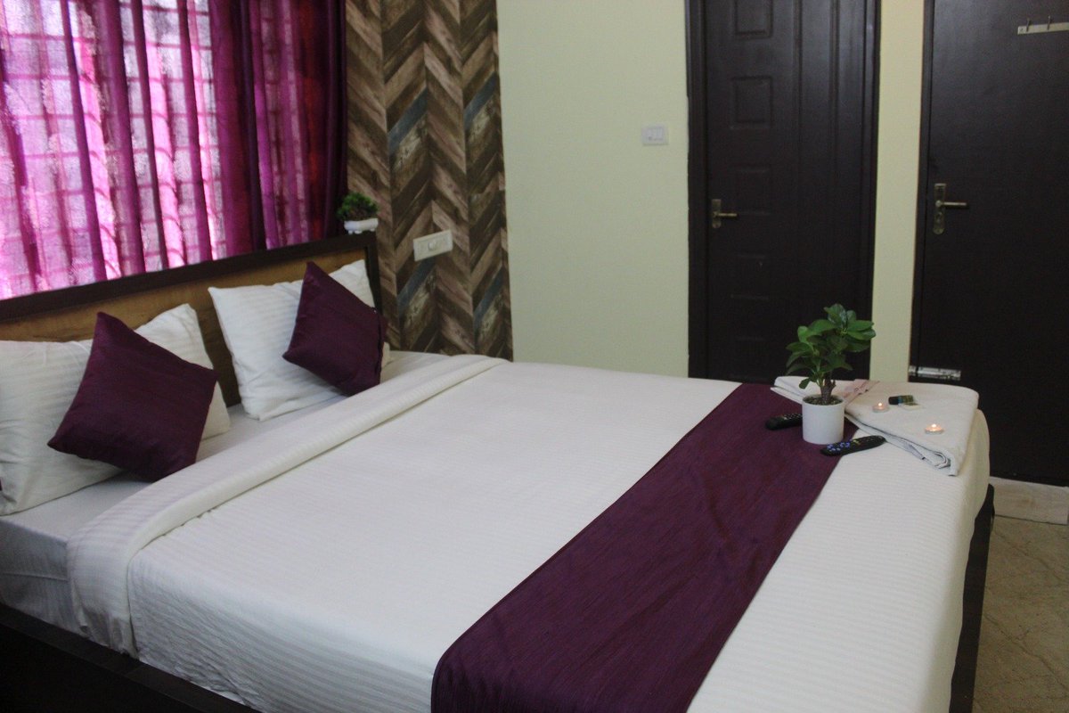 Hotel East Park Premium Suites
<a href="/hoteleastpark/">Hotel EastPark Premiumsuites</a>

Premium Suites  located at Electronic City 
Ph : 9986164247
Email: eastparkpremiumsuites@gmail.com

#hotel #eastpark #bangalorehotels #premiumsuites #hoteleastpark #suites #bangaloresuites