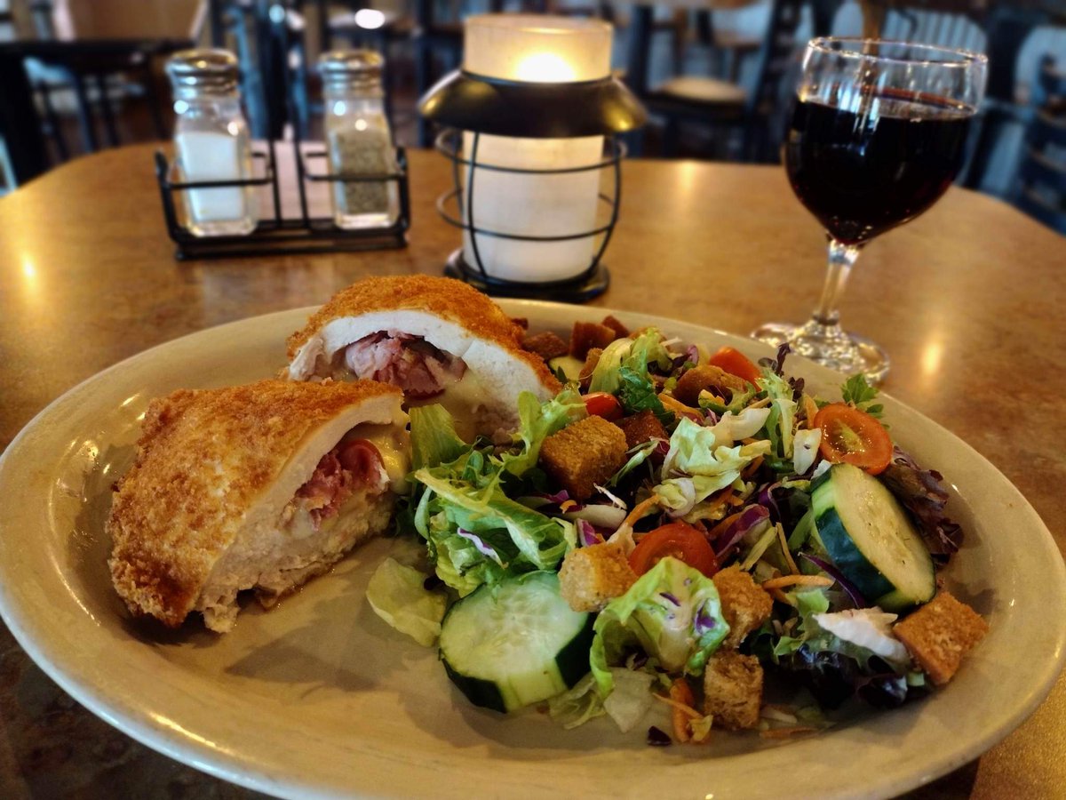 ChefAussie2022's tweet image. Chicken cordon bleu with garden salad