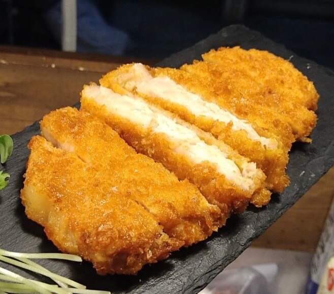 nasaran0106's tweet photo. 本日も通常通り営業中です❗️
写真は当店人気の芳醇豚のとんかつ🐖見た目は普通ですが、柔らかくてジューシーで美味しいので一度食べてみて下さい(^^)
ステーキもありますよ🥩
ご来店お待ちしています❗️
#新旭通商店街
#吹田市元町7-21
#nasaran
#裏すいた
#スキタ会
#アサヒキッチン
#芳醇豚 https://t.co/nETrFF0NGf
