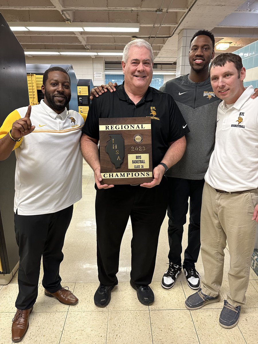CoachTerranceG's tweet photo. Regional Champs! 🏆 Love these guys!! ⚫️🟡
#OntoSectionals #DefendTheGlory https://t.co/Exvl5zQkG9