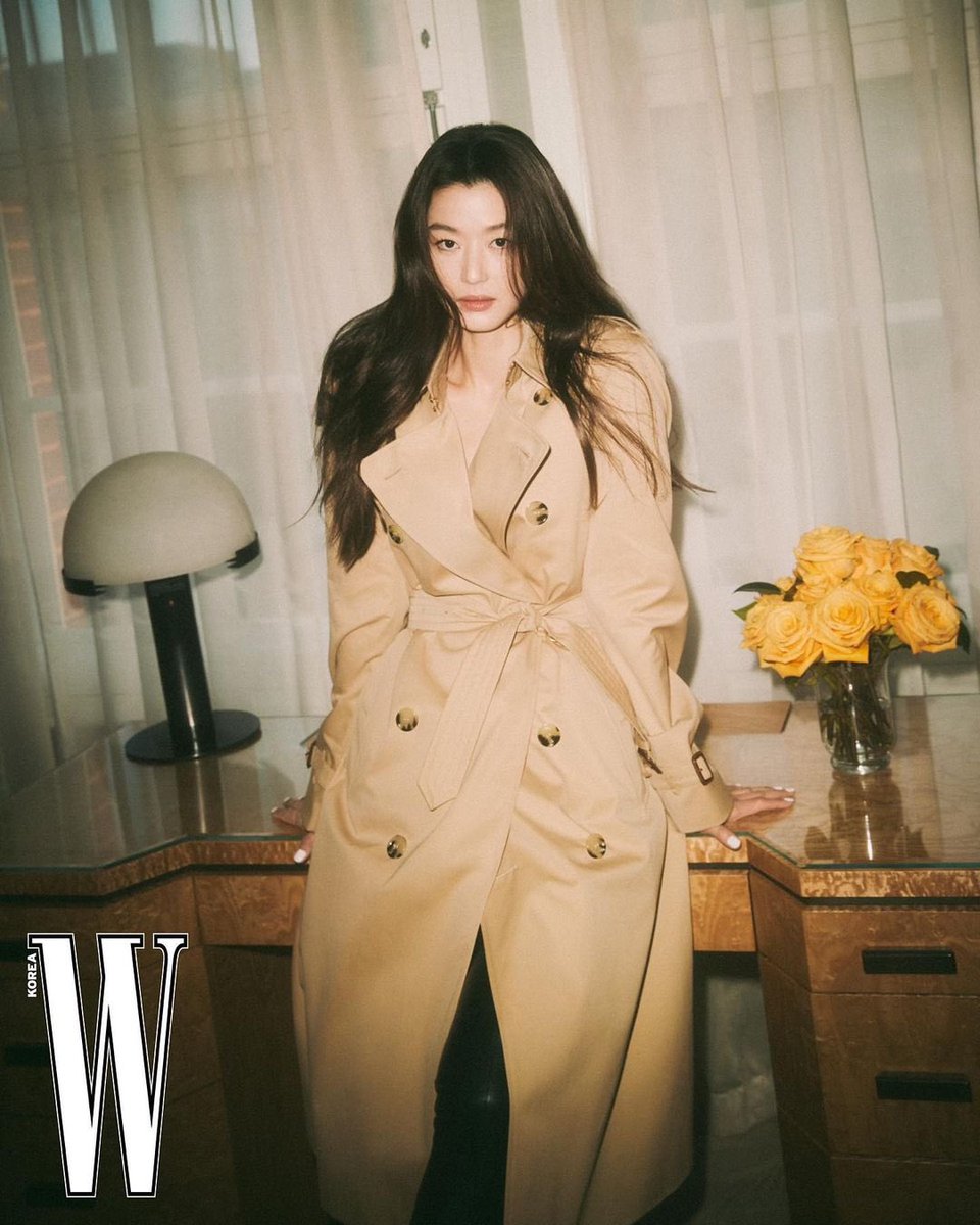 gianna_useless's tweet photo. 전지현 버버리 화보 미쳤나봐… https://t.co/w3uUgKPlHX