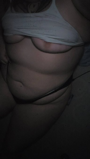 Come smoke with me 🥺🥺😏😏😏 #elizabethlovley https://t.co/q9X90gtc3I<a href="/tag/elizabethlovley"class="tags">#elizabethlovley</a>