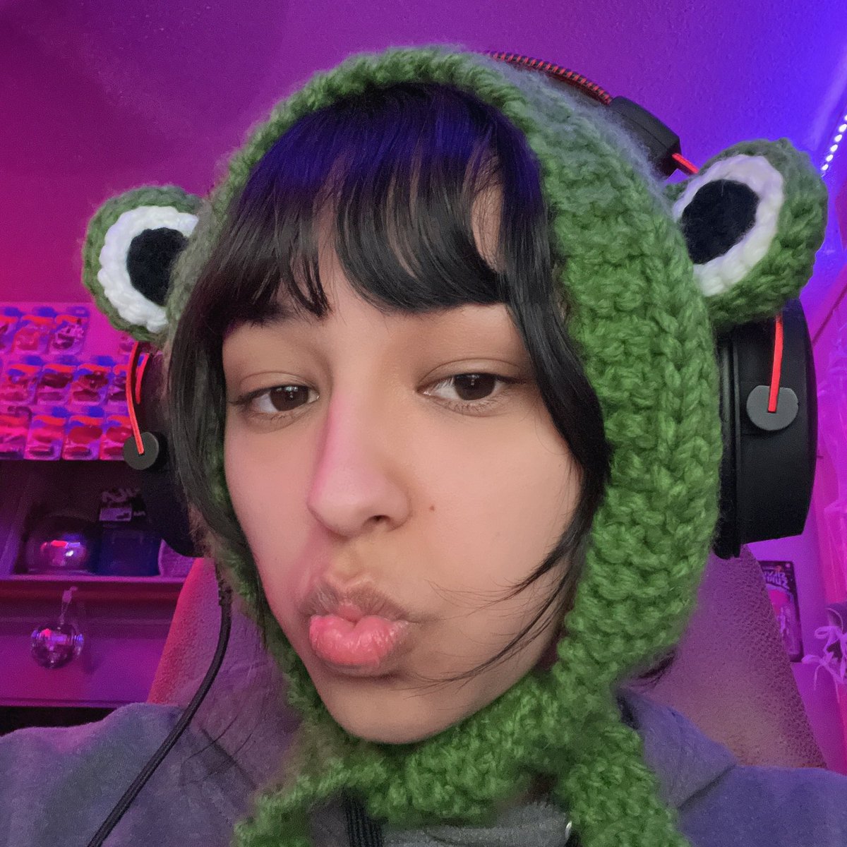 jowrlld's tweet photo. forg overwatch stream! come say hi!! #overwatch #froghat #overwatchlive #gamergirl #girllive https://t.co/oKwXb131Fw https://t.co/UFpk1yTSRQ