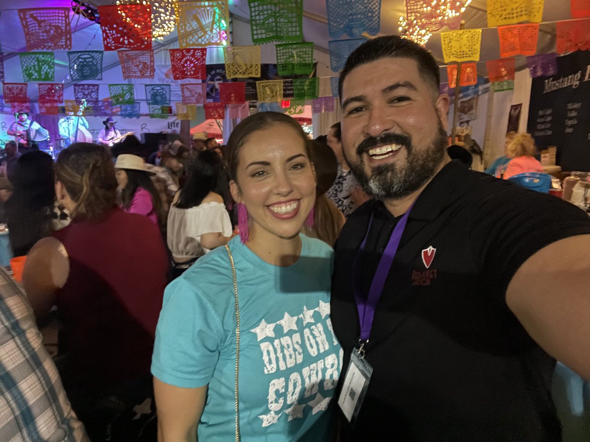 RedJacketRealtr's tweet photo. Grand Prize winner was @karlavm2!! She got a date night!! Congratulations! Dreams really do come true!!
.
#hlsr #rodeocookoff #houston #rodeo #cookoff #jacksoncounty #htown #hou #houstontx #datenight #mylove https://t.co/kB9XC09QT4