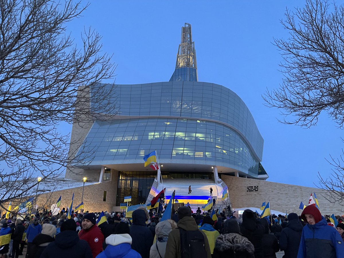 IKhan204's tweet photo. Tonight @CMHR_News it was an honour to welcome the crowds in from the cold to listen to @Hoosli and share #UkrainianArtistsUnited with our community. You could truly feel the ties to the ancestors that have bred a culture of such pride and resilience. 🇺🇦 https://t.co/Fc0TO4x7Kg